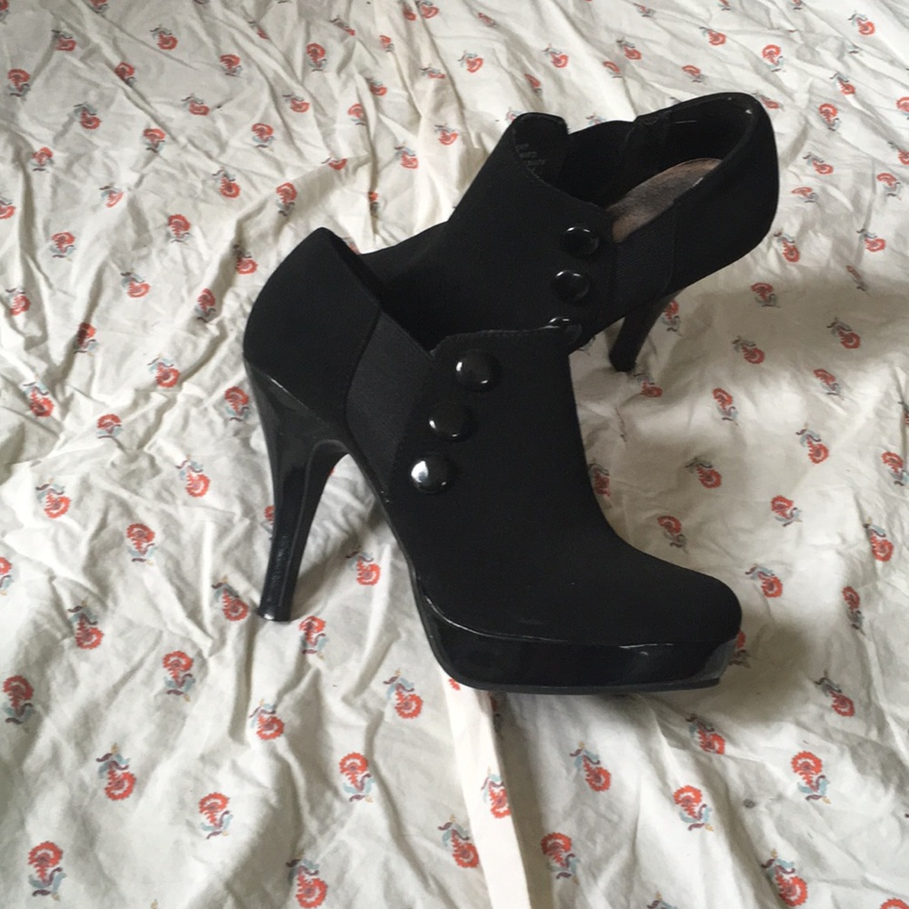 Heels - Picture 2 of 2